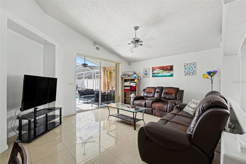 Image 4 of property listing at 4624 EAGLET LANE, Kissimmee, FL 34746