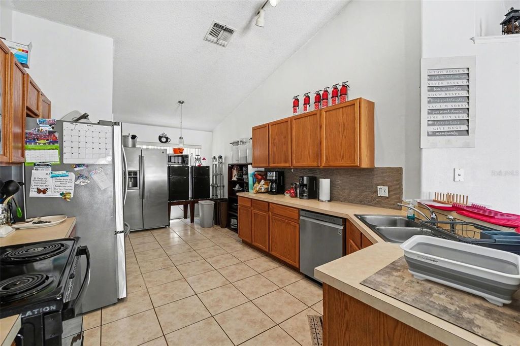 Image 7 of property listing at 4624 EAGLET LANE, Kissimmee, FL 34746