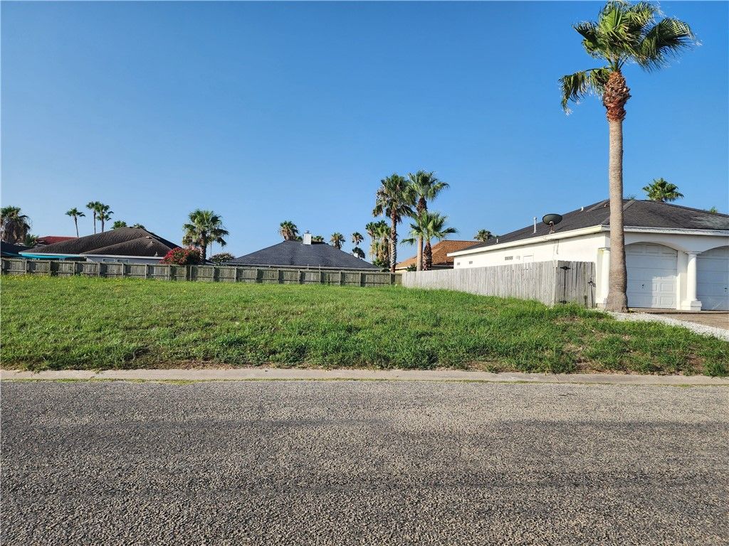 13773 Hawksnest Bay Dr, Corpus Christi, TX 78418 — exterior