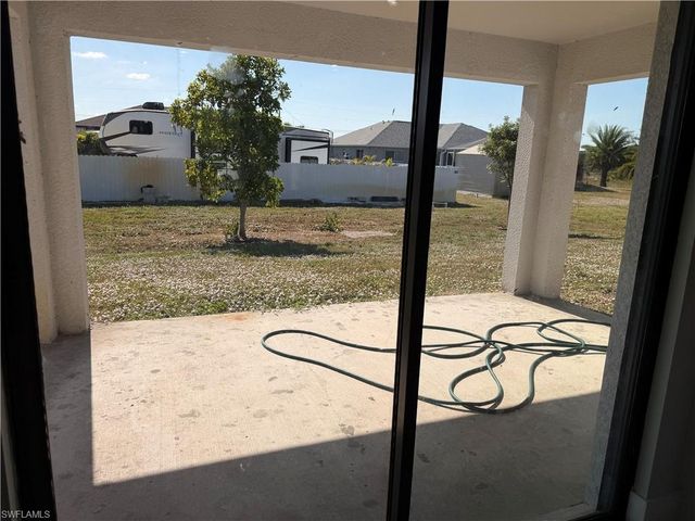 2601 43rd ST SW, Lehigh Acres, FL 33976