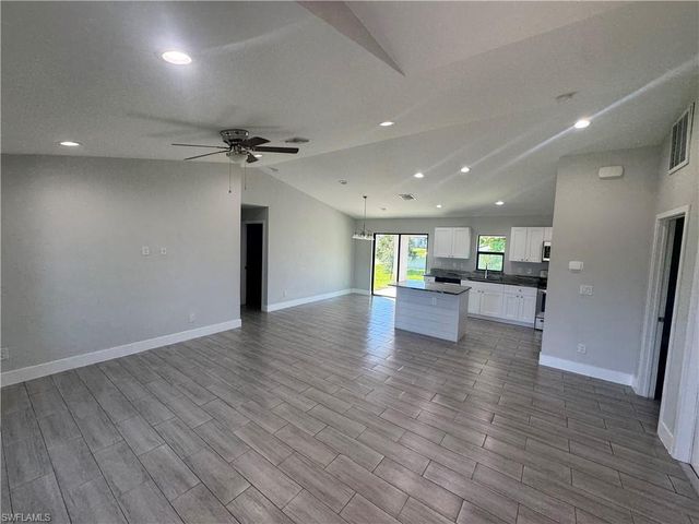 2601 43rd ST SW, Lehigh Acres, FL 33976