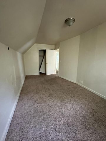 5037 N 32nd STREET, Milwaukee, WI 53209