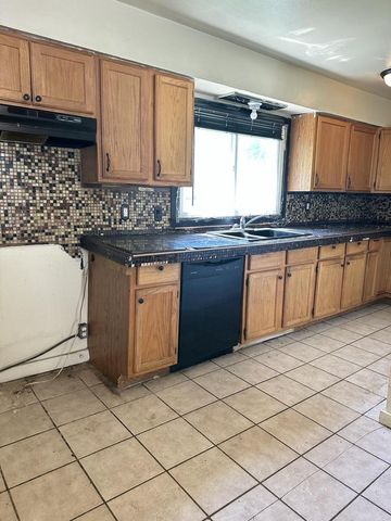 5037 N 32nd STREET, Milwaukee, WI 53209