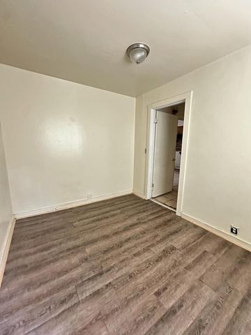 5037 N 32nd STREET, Milwaukee, WI 53209