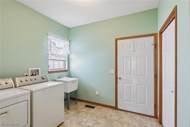 173 Saint Charles Place, Elyria, OH 44035