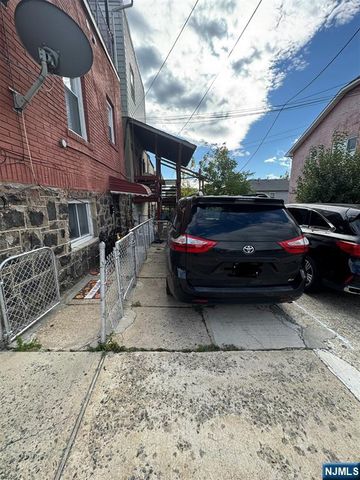 523 Grand Avenue 1R, North Bergen, NJ 07047