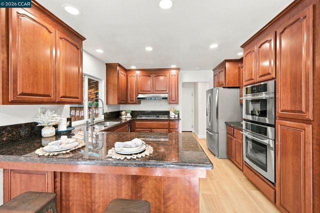 5120 Keller Ridge Dr, Clayton, CA 94517