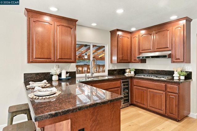 5120 Keller Ridge Dr, Clayton, CA 94517