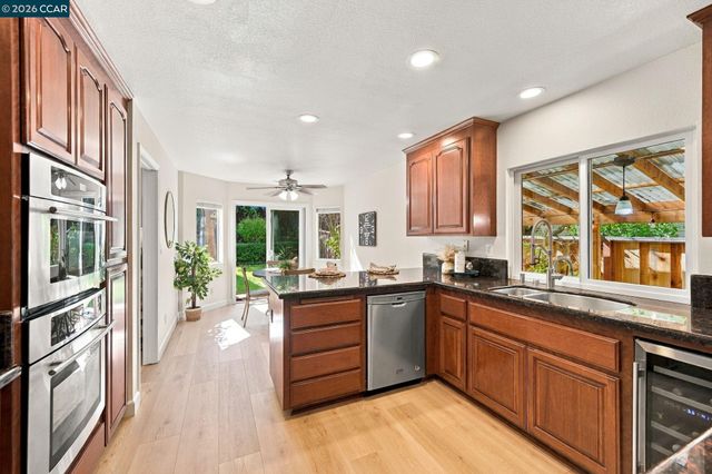 5120 Keller Ridge Dr, Clayton, CA 94517