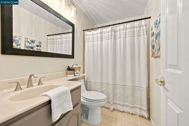 5120 Keller Ridge Dr, Clayton, CA 94517