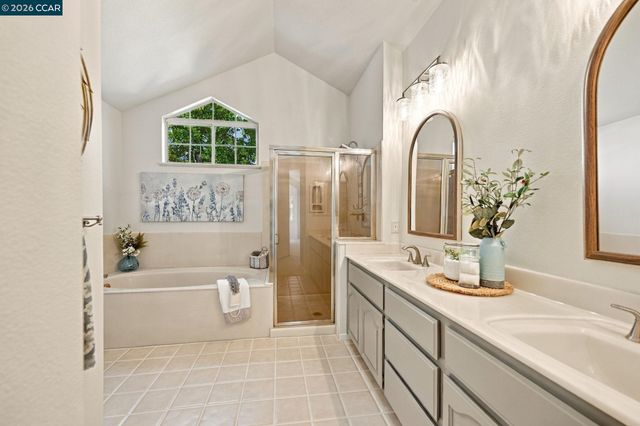 5120 Keller Ridge Dr, Clayton, CA 94517