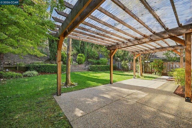 5120 Keller Ridge Dr, Clayton, CA 94517