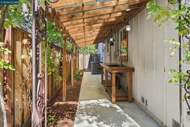 5120 Keller Ridge Dr, Clayton, CA 94517