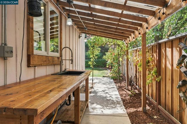 5120 Keller Ridge Dr, Clayton, CA 94517