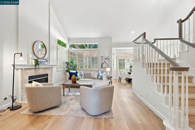5120 Keller Ridge Dr, Clayton, CA 94517