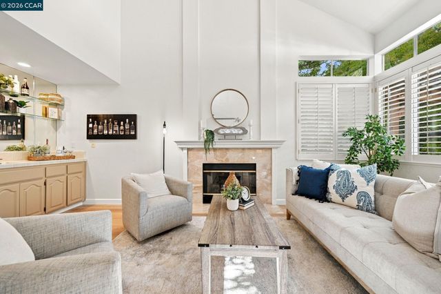 5120 Keller Ridge Dr, Clayton, CA 94517
