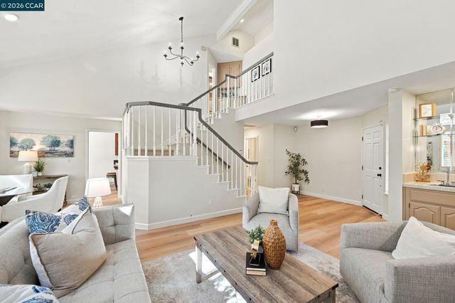 5120 Keller Ridge Dr, Clayton, CA 94517