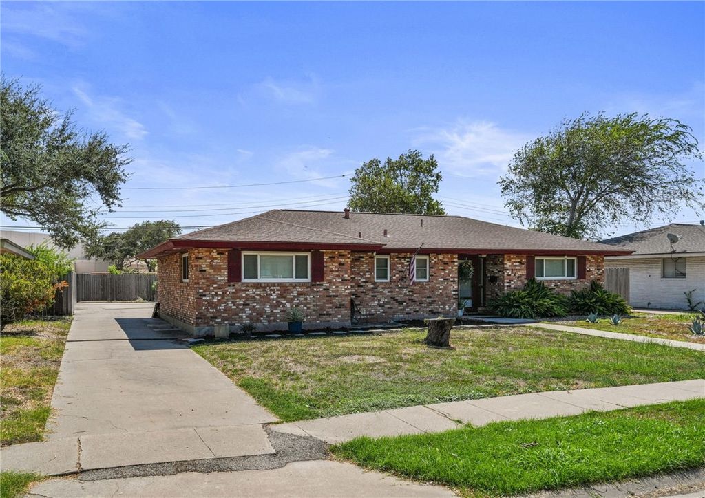 214 Driftwood Dr, Portland, TX 78374 — exterior