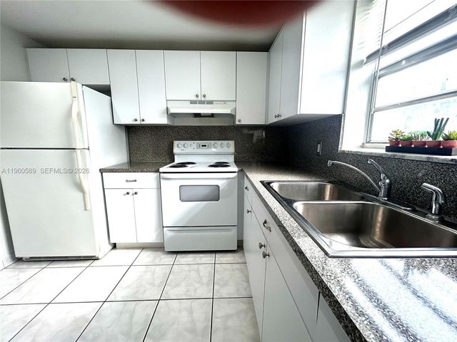 910 Michigan Ave 401, Miami Beach, FL 33139