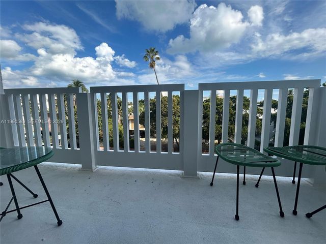 910 Michigan Ave 401, Miami Beach, FL 33139