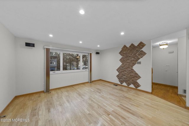 21 Lone Star Lane, Manalapan, NJ 07726