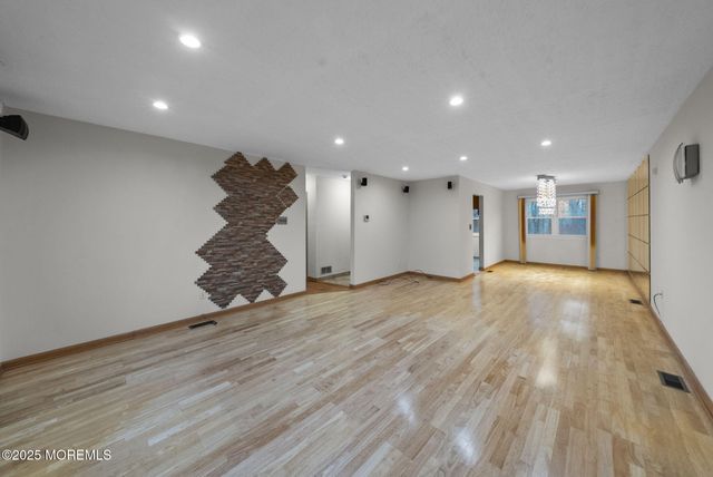 21 Lone Star Lane, Manalapan, NJ 07726