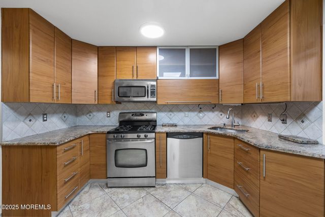 21 Lone Star Lane, Manalapan, NJ 07726