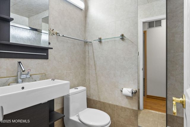 21 Lone Star Lane, Manalapan, NJ 07726