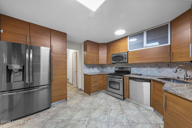 21 Lone Star Lane, Manalapan, NJ 07726