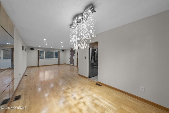 21 Lone Star Lane, Manalapan, NJ 07726