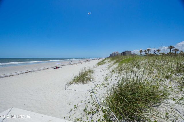 117 SEA GROVE Lane, Jacksonville Beach, FL 32250