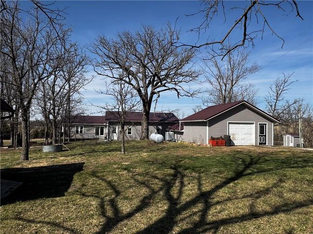 21352 State Highway 46 Highway, Maryville, MO 64468