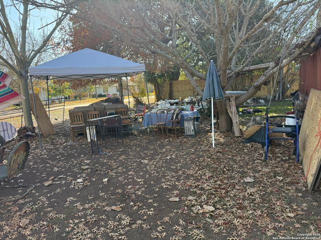 632 Academy B, Blanco, TX 78606