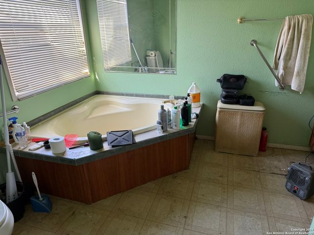 632 Academy B, Blanco, TX 78606