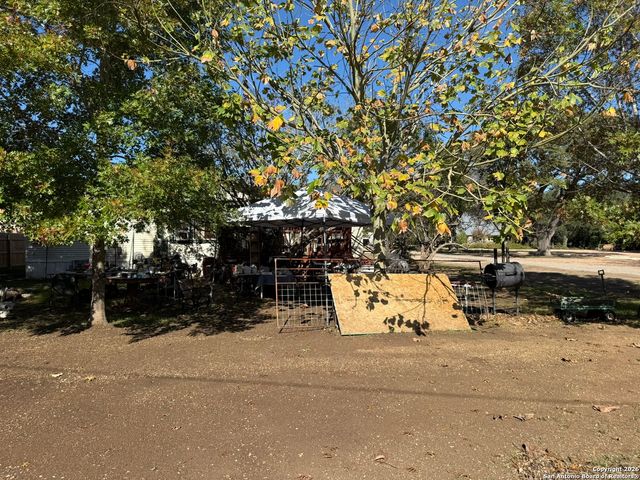 632 Academy B, Blanco, TX 78606