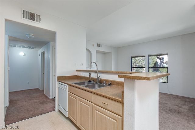 8250 North GRAND CANYON Drive 2144, Las Vegas, NV 89166