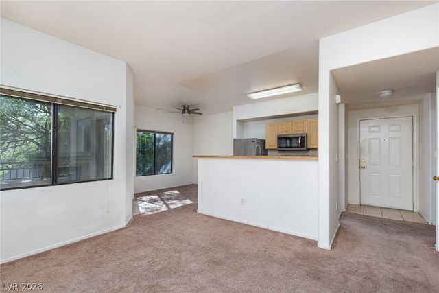 8250 North GRAND CANYON Drive 2144, Las Vegas, NV 89166