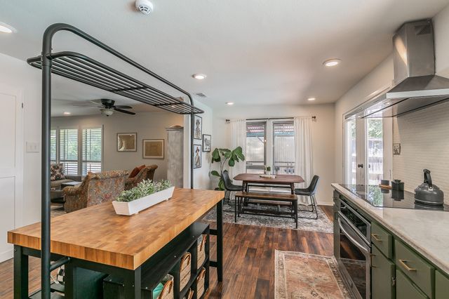 31 Bounty Road E, Benbrook, TX 76132