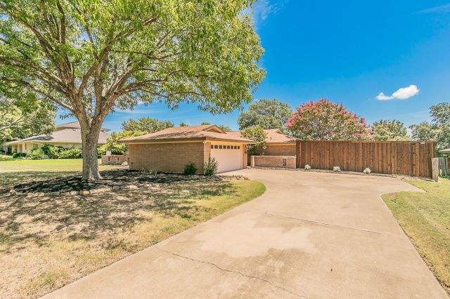 31 Bounty Road E, Benbrook, TX 76132