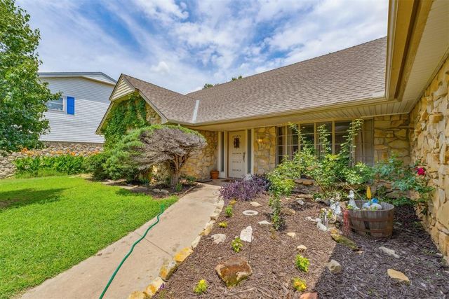 11900 Surrey Lane, Yukon, OK 73099