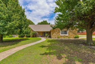 11900 Surrey Lane, Yukon, OK 73099