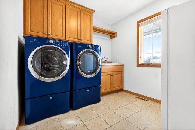 9410 MEMORY LANE, Neenah, WI 54956