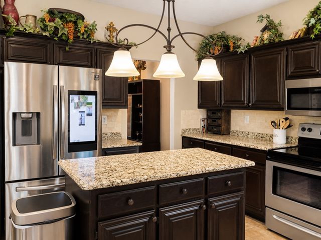 2902 Redstone Drive, Arlington, TX 76001