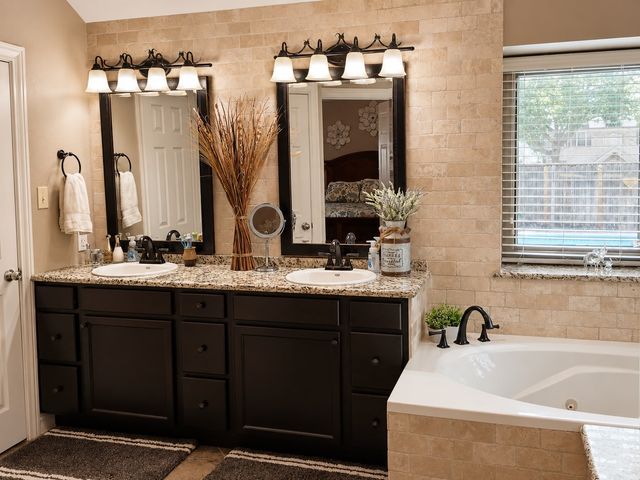 2902 Redstone Drive, Arlington, TX 76001