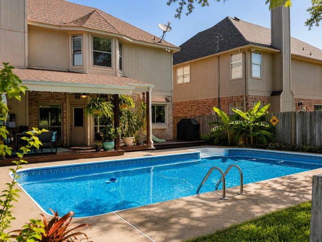 2902 Redstone Drive, Arlington, TX 76001