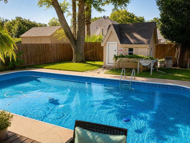 2902 Redstone Drive, Arlington, TX 76001