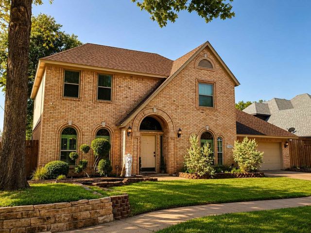 2902 Redstone Drive, Arlington, TX 76001