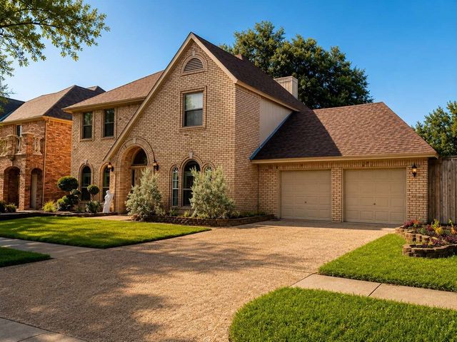 2902 Redstone Drive, Arlington, TX 76001