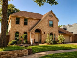2902 Redstone Drive, Arlington, TX 76001