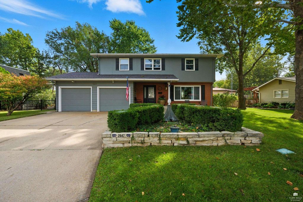 2847 Oregon Lane, Manhattan, KS 66502